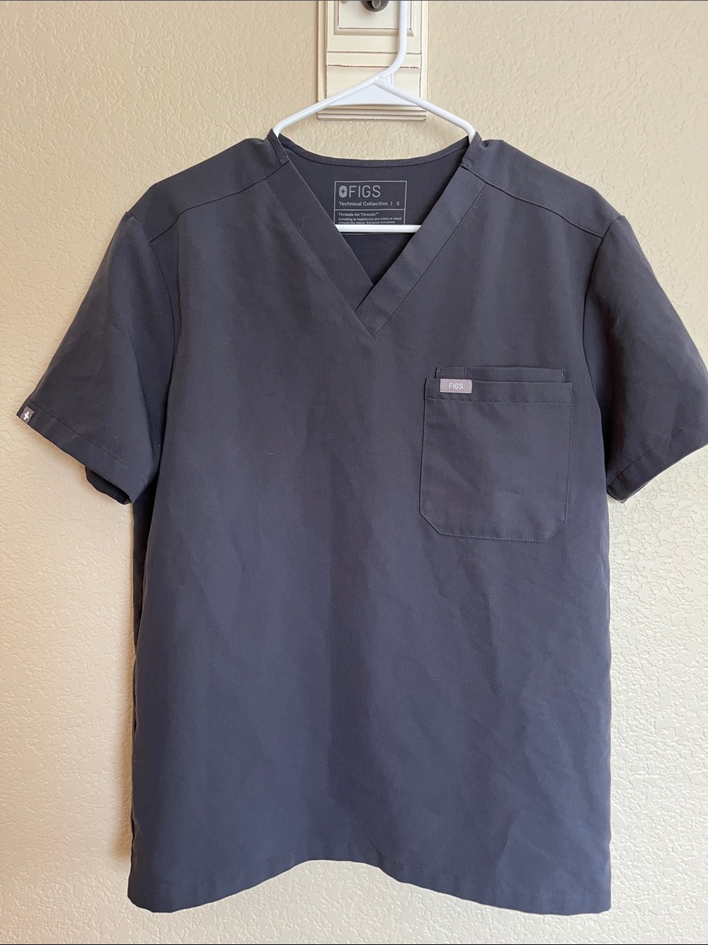 FIGS Technical Collection double pocket scrub top